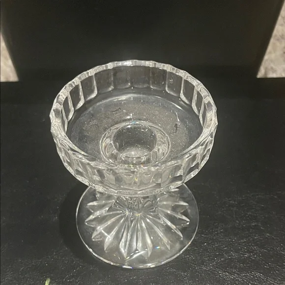 Elegant Crystal Vase - Picture 2 of 4
